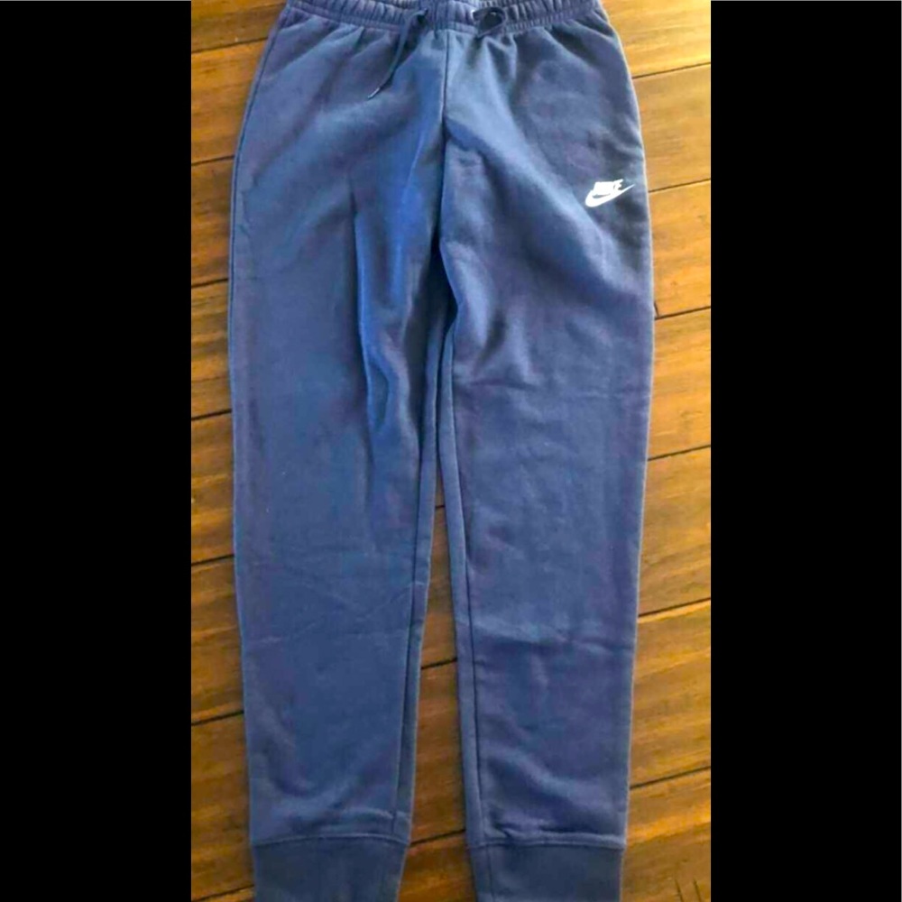 Womans small mid rise/slim fit navy Nike sweatpants-NWT